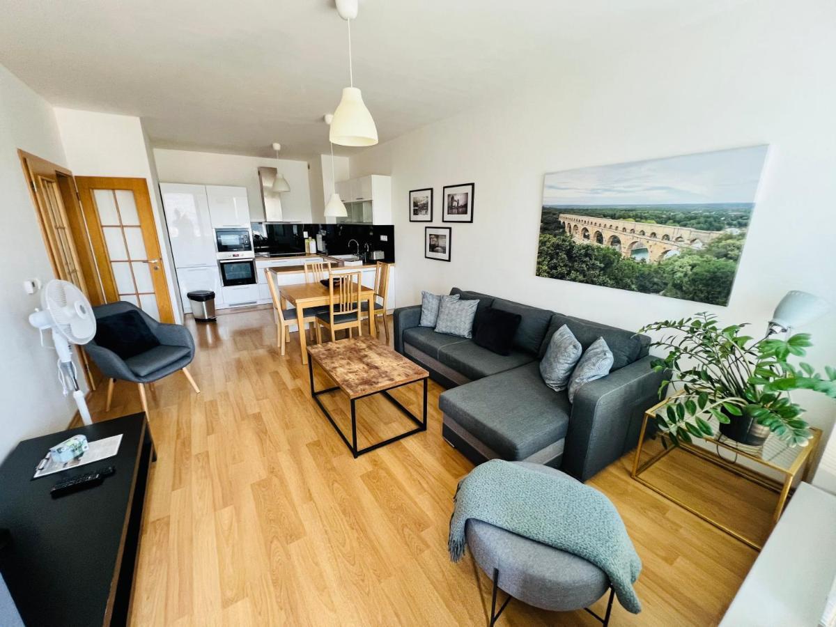 Bl City View Apartment, 24Hr Self Check-In, Free Private Parking, Panoramic View From Balcony, 5-Minute Walk To City Centre Bańska Bystrzyca Zewnętrze zdjęcie