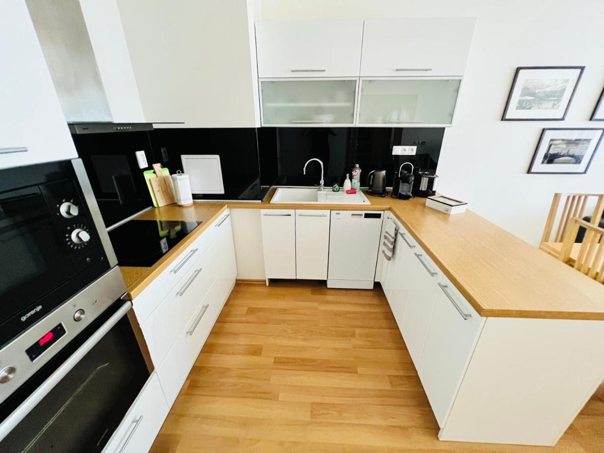 Bl City View Apartment, 24Hr Self Check-In, Free Private Parking, Panoramic View From Balcony, 5-Minute Walk To City Centre Bańska Bystrzyca Zewnętrze zdjęcie