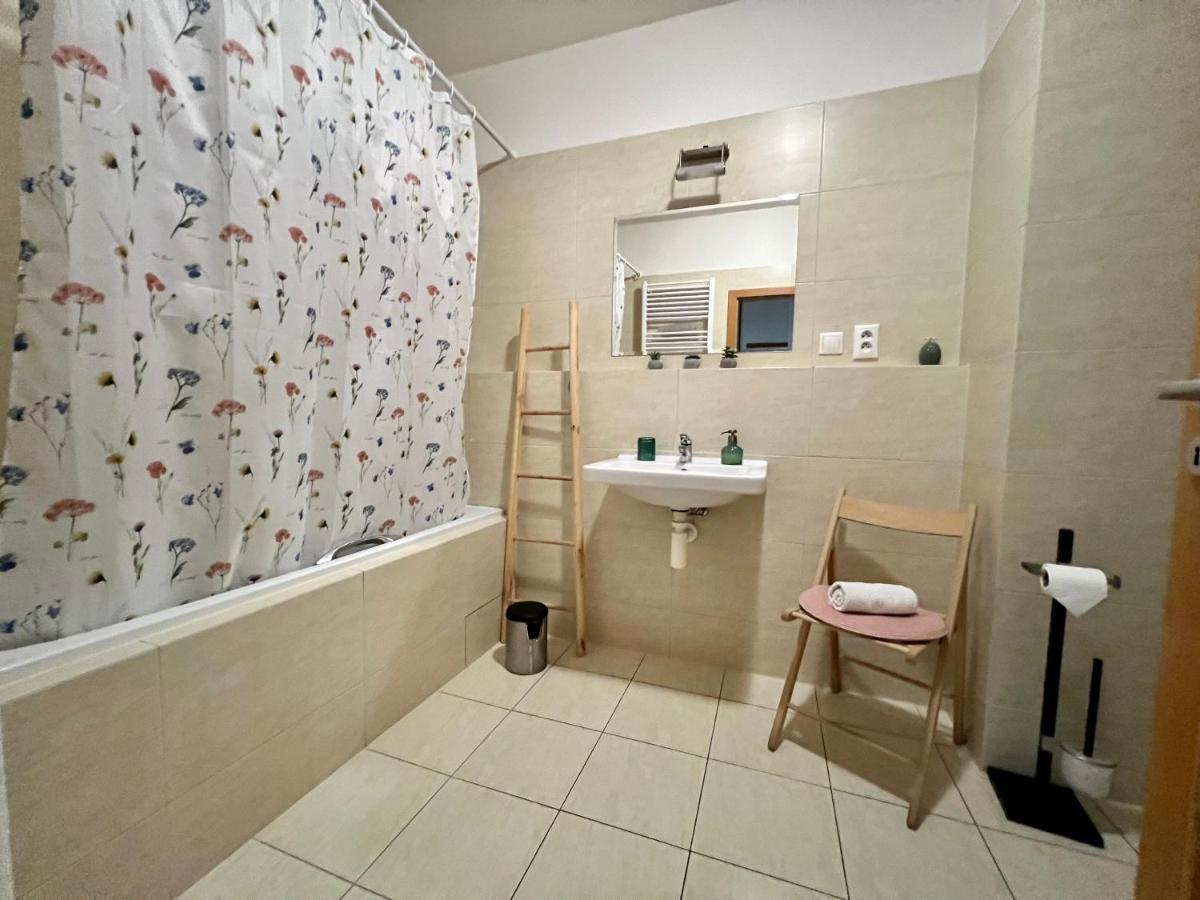 Bl City View Apartment, 24Hr Self Check-In, Free Private Parking, Panoramic View From Balcony, 5-Minute Walk To City Centre Bańska Bystrzyca Zewnętrze zdjęcie