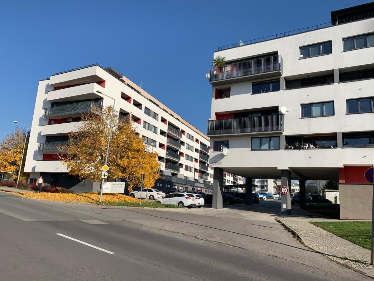 Bl City View Apartment, 24Hr Self Check-In, Free Private Parking, Panoramic View From Balcony, 5-Minute Walk To City Centre Bańska Bystrzyca Zewnętrze zdjęcie